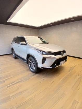TOYOTA HILUX SW4 2.8 D-4D TURBO DIESEL SRX PLATINUM 4X4 AUTOMÁTICO